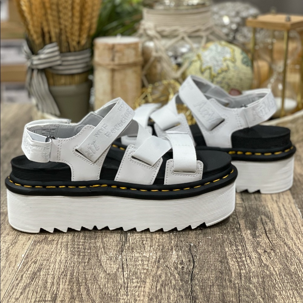 🆕 Dr. Martens Sandals Kimber White Black Hydro + Logo Webbing Flatform - Picture 8 of 13